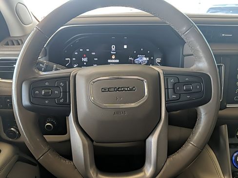 Used 2023 GMC Yukon XL Denali image 19