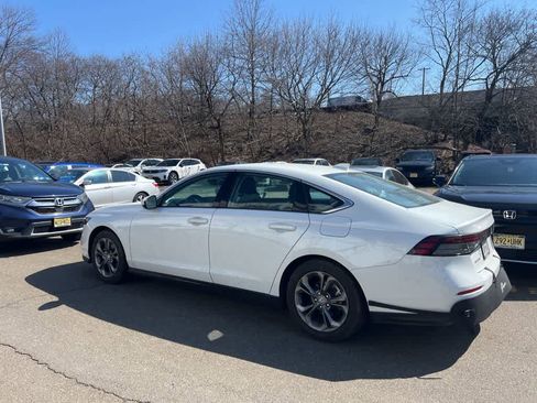 Used 2023 Honda Accord EX image 10