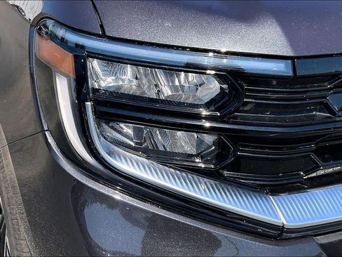Certified 2025 Ford Expedition Platinum w/ Driver's Package AWD/4WD image 29
