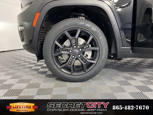 New 2025 Jeep Grand Cherokee L Limited w/ Trailer Tow Package image 9