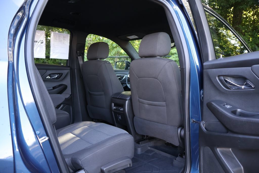 Certified 2023 Chevrolet Traverse LT FWD image 49