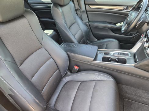 Used 2018 Honda Accord Sport image 9