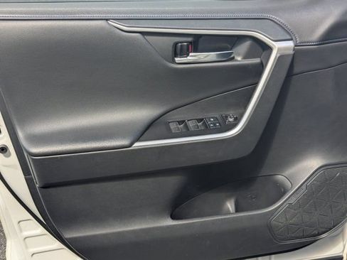 Used 2022 Toyota RAV4 XSE AWD/4WD image 10
