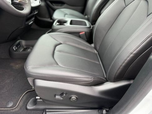New 2026 Chrysler Pacifica Select image 20
