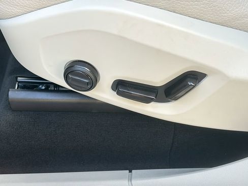 Certified 2025 Volvo XC90 B6 Plus AWD/4WD image 26