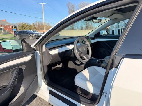 Used 2021 Tesla Model 3 Standard Range Plus RWD image 9