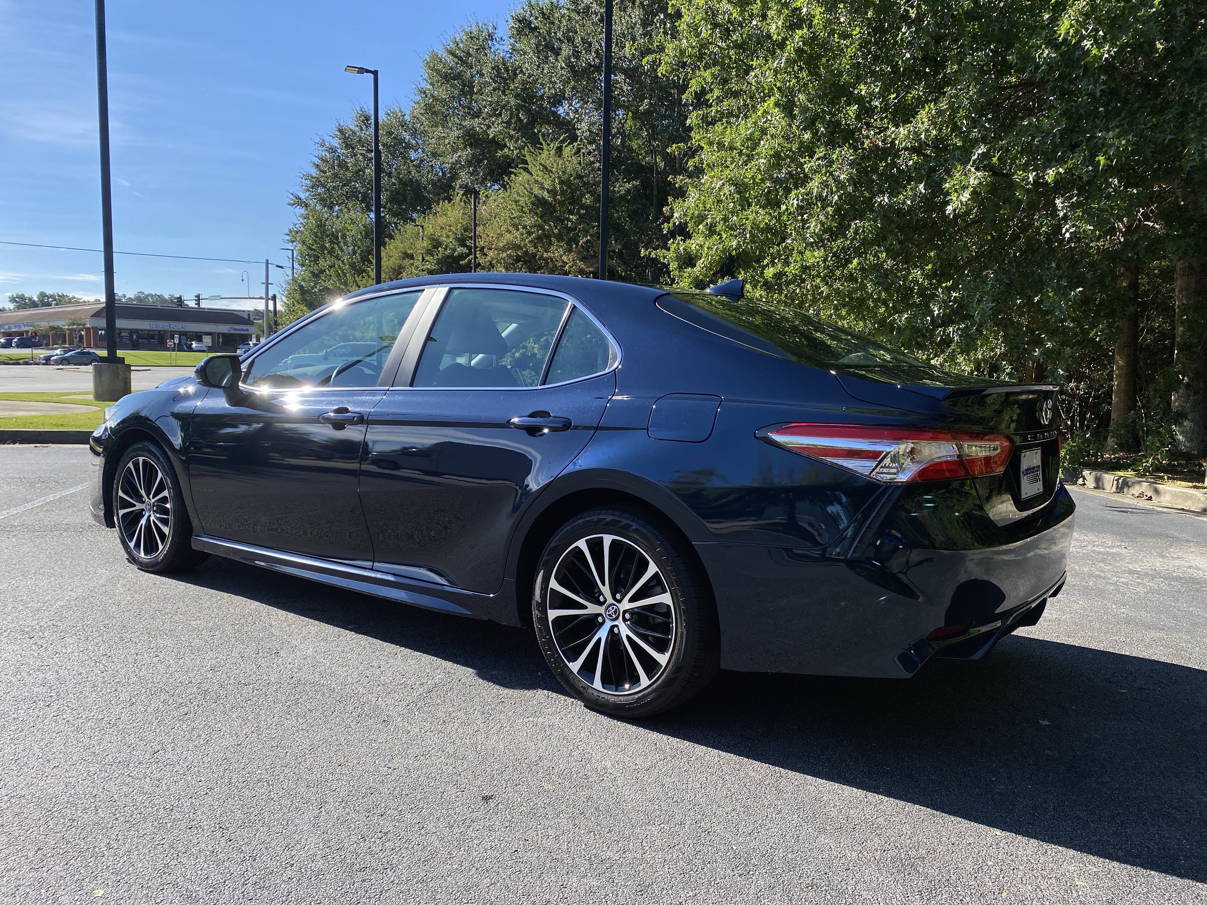 Used 2020 Toyota Camry SE FWD image 7