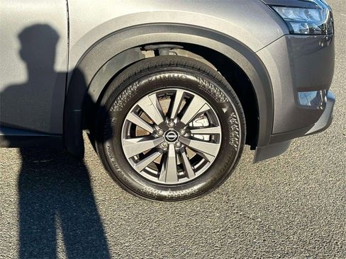 Certified 2024 Nissan Pathfinder SV w/ Black Appearance Package image 7