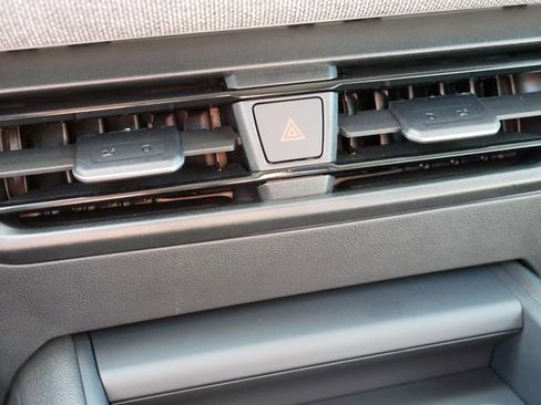 Used 2025 Volkswagen Tiguan S image 29