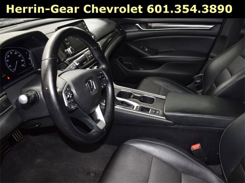 Used 2018 Honda Accord Sport image 5