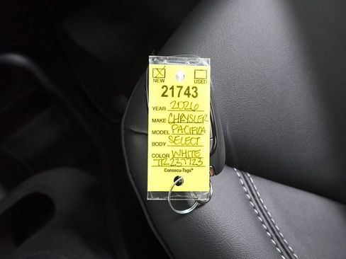 New 2026 Chrysler Pacifica Select image 32