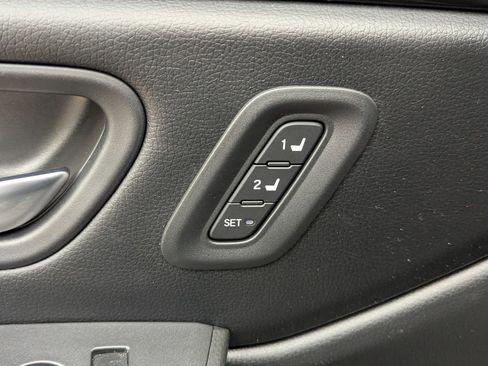 Used 2025 Honda Pilot EX-L image 15