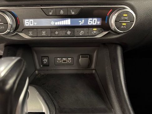 Used 2025 Nissan Sentra SR w/ SR Premium Package FWD image 19
