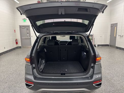 New 2026 Volkswagen Taos SE image 24