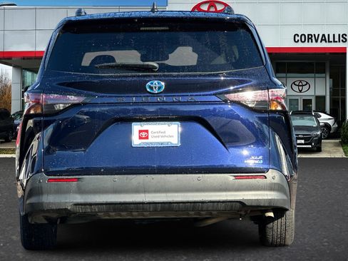 Used 2024 Toyota Sienna XLE image 5