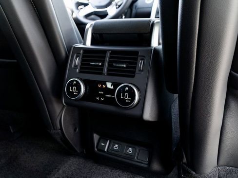 Used 2025 Land Rover Discovery S image 25