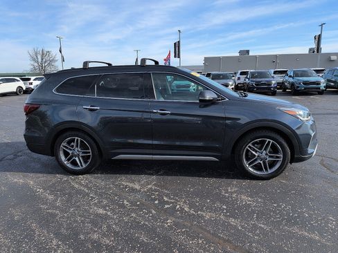 Used 2019 Hyundai Santa Fe XL image 2