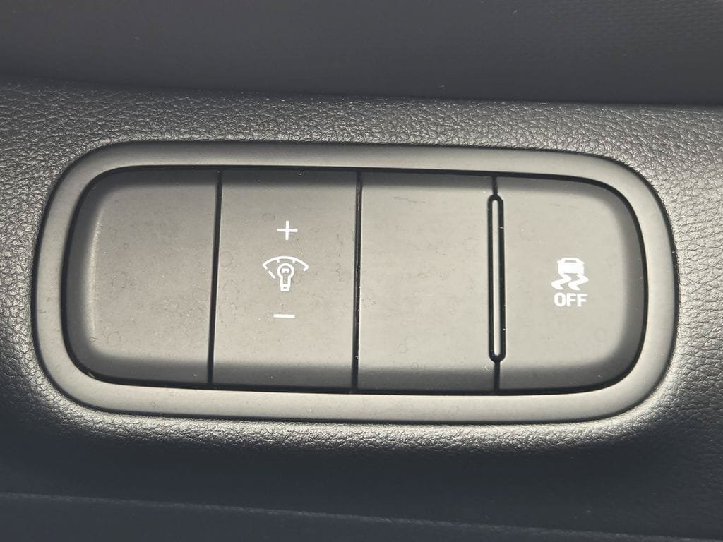 Used 2025 Hyundai Venue SE FWD image 23