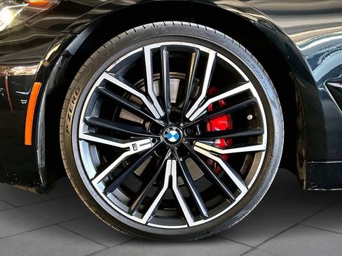 Used 2022 BMW 530i w/ M Sport Package image 10