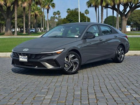 Certified 2025 Hyundai Elantra Sport image 2