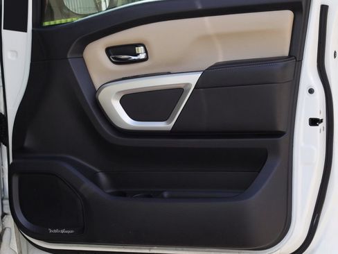 Used 2017 Nissan Titan SL RWD image 25