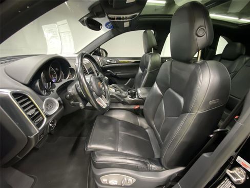 Used 2018 Porsche Cayenne image 17