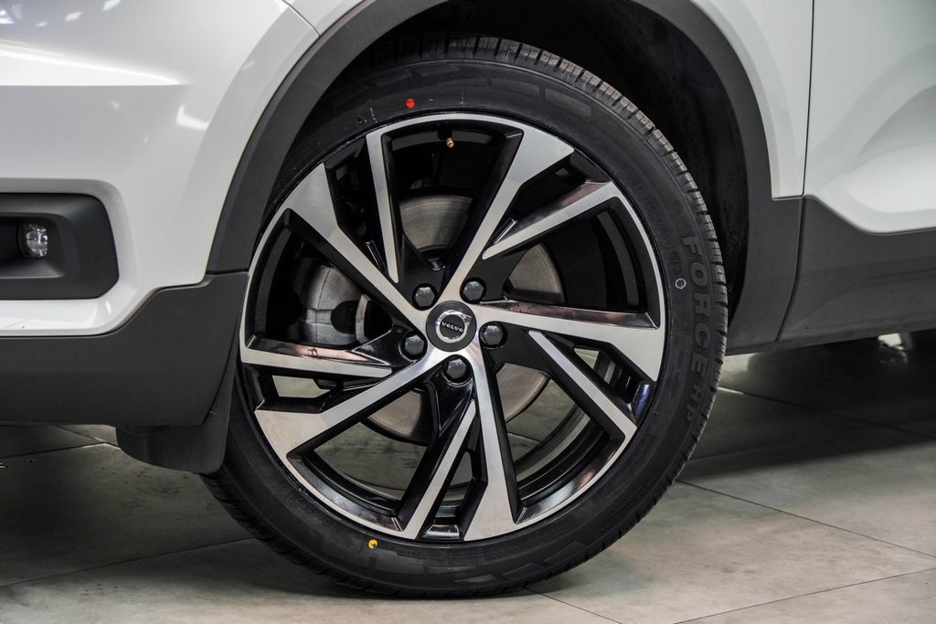 Used 2021 Volvo XC40 T5 R-Design w/ Protection Package Premier AWD/4WD image 5
