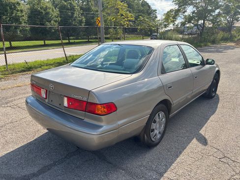 Used 2001 Toyota Camry CE FWD image 3