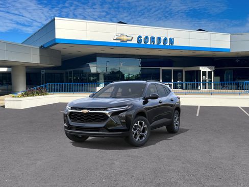 New 2026 Chevrolet Trax LT w/ Driver Confidence Package FWD image 8