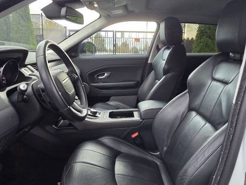 Used 2018 Land Rover Range Rover Evoque SE Premium image 9