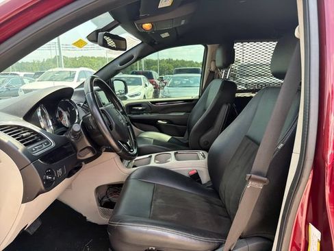 Used 2020 Dodge Grand Caravan SXT FWD image 9