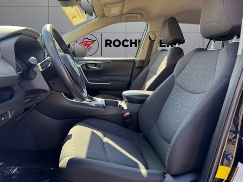 Used 2021 Toyota RAV4 XLE AWD/4WD image 10