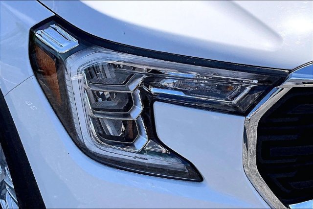 Used 2024 GMC Terrain SLE FWD image 27