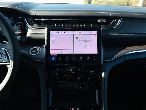 New 2025 Jeep Grand Cherokee Overland image 24