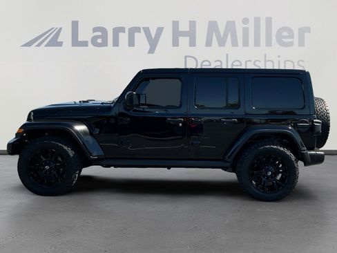 Used 2018 Jeep Wrangler Unlimited Sahara image 2