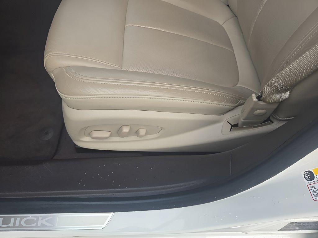 Used 2014 Buick LaCrosse Premium w/ Driver Confidence Package FWD image 15