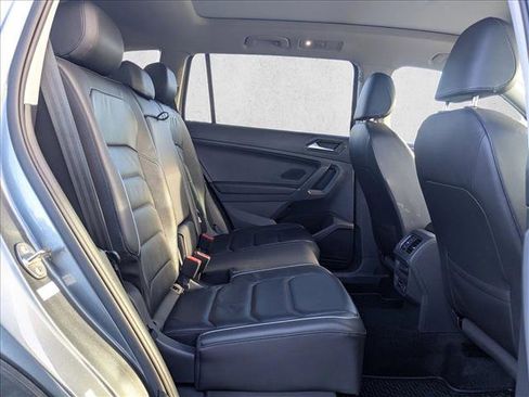 Used 2018 Volkswagen Tiguan SEL Premium image 19