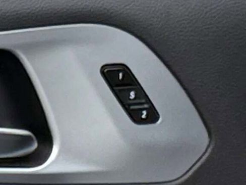 New 2026 Chrysler Pacifica Limited image 40