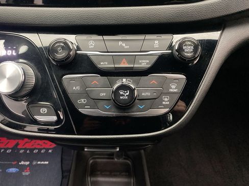 Used 2019 Chrysler Pacifica Touring-L w/ S Appearance Package FWD image 21