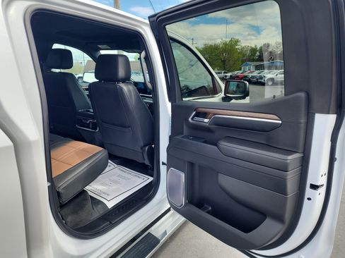 Certified 2023 Chevrolet Silverado 1500 High Country w/ Technology Package AWD/4WD image 34