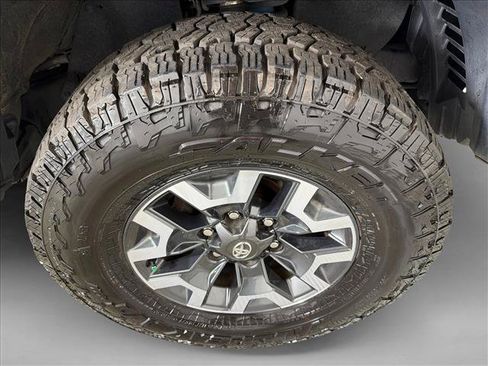 Used 2021 Toyota Tacoma TRD Off-Road w/ Technology Package AWD/4WD image 12