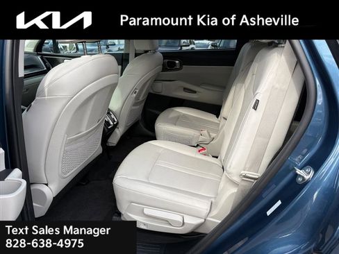 Used 2025 Kia Sorento EX image 21