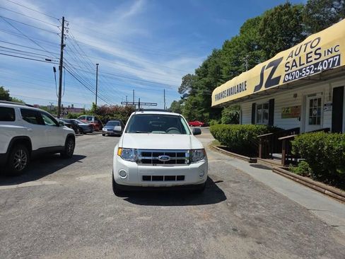 Used 2010 Ford Escape XLT image 2