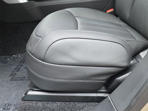 New 2025 Land Rover Range Rover SE image 31