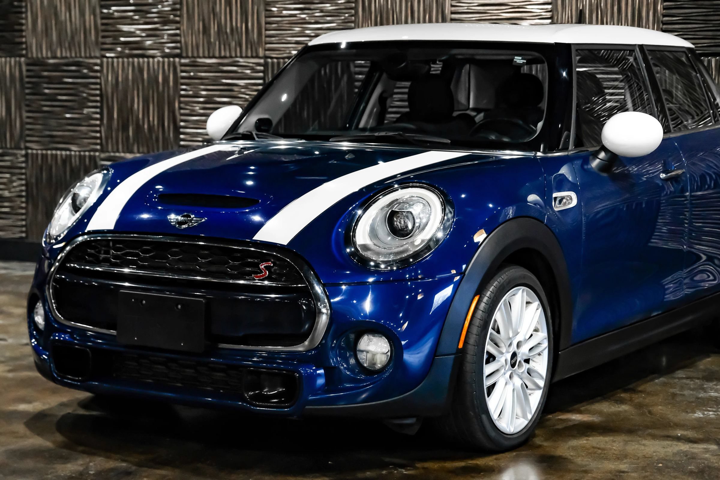 Used 2018 MINI Cooper S w/ Premium Package FWD image 10