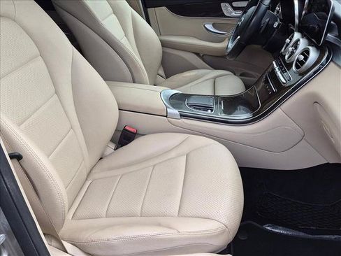 Used 2020 Mercedes-Benz GLC 300 w/ Premium Package image 19
