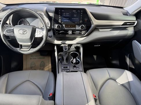 Used 2022 Toyota Highlander XLE image 13