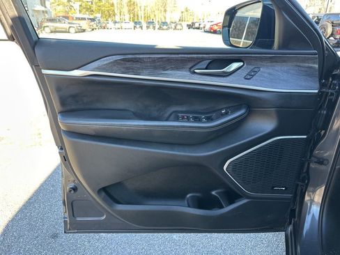 Used 2022 Jeep Grand Cherokee L Limited image 15