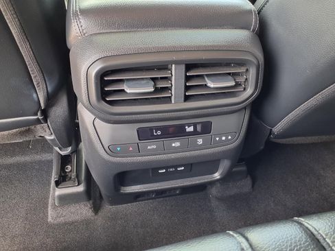 Used 2025 Honda Pilot Touring image 14