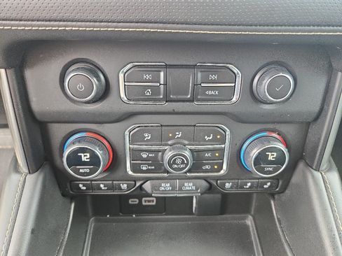 Certified 2023 Chevrolet Suburban Premier AWD/4WD image 9